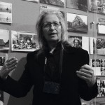 Annie Liebovitz explaining her works at the ArtScience Museum at Marina Bay Sands Singapore on 16 April 2014. The strap slung around Leibovitz is for her Canon G16. Around 200 of Liebovitz’s photographs are on display for: “Annie Liebovitz: A Photographer’s Life 1990 to 2005” exhibition which began on 18 April 2014 and will end on 19 October 2014. Photo: © TANG Portfolio