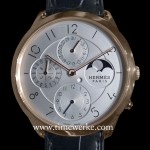 The Slim d’Hermès Perpetual Calendar, introduced in 2015 and designed by Philippe Delhotal, features an original typography font created by Philippe Apeloig used for the Arabic numerals. It is powered by the ultra-thin Manufacture Calibre H1950 automatic movement with the micro-rotor. The perpetual calendar module is by Agenhor. Photo: © TANG Portfolio. Elfa / Timmy. 2015 BaselWorld. Special thanks to Jérôme Souman and Lyn Chan.